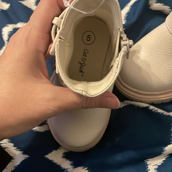 Cat and Jack shoes - Picture 3 of 4